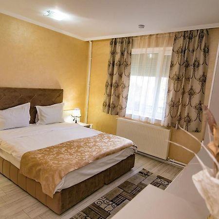 Floare De Iris Hotell Vama Veche Exteriör bild