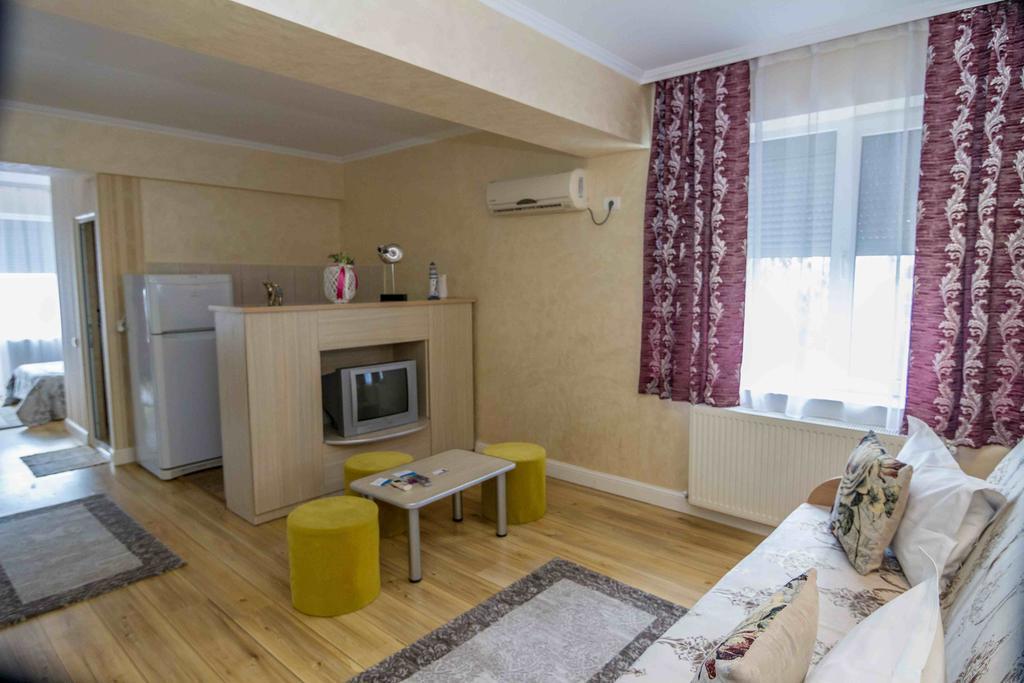 Floare De Iris Hotell Vama Veche Exteriör bild