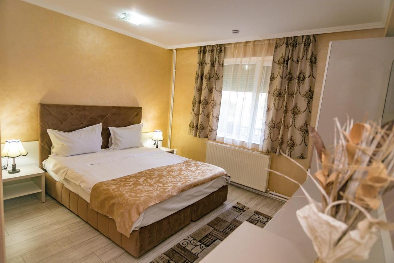 Floare De Iris Hotell Vama Veche Exteriör bild