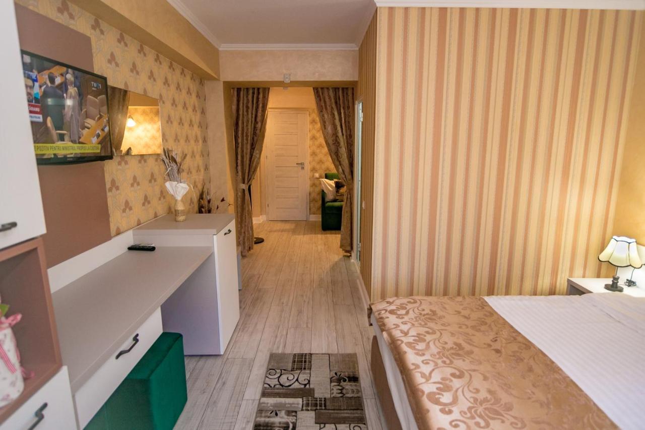 Floare De Iris Hotell Vama Veche Exteriör bild