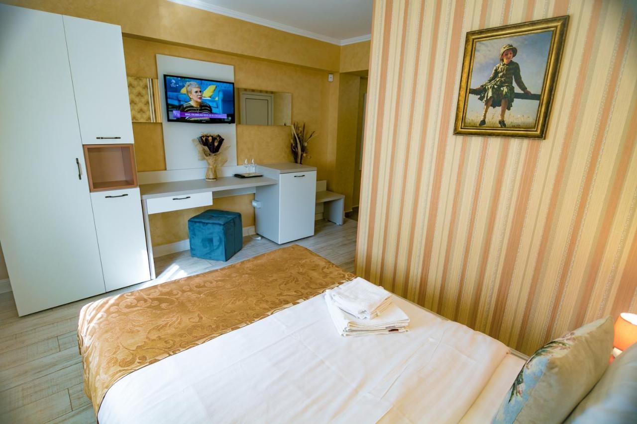 Floare De Iris Hotell Vama Veche Exteriör bild