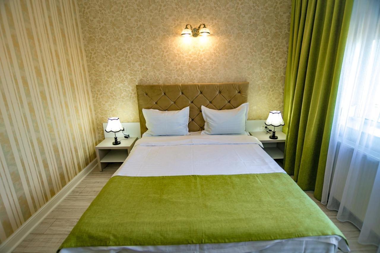 Floare De Iris Hotell Vama Veche Exteriör bild