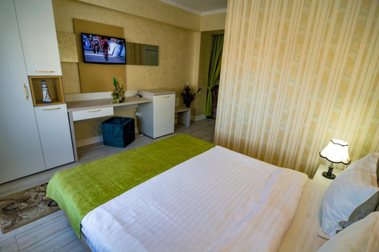 Floare De Iris Hotell Vama Veche Exteriör bild