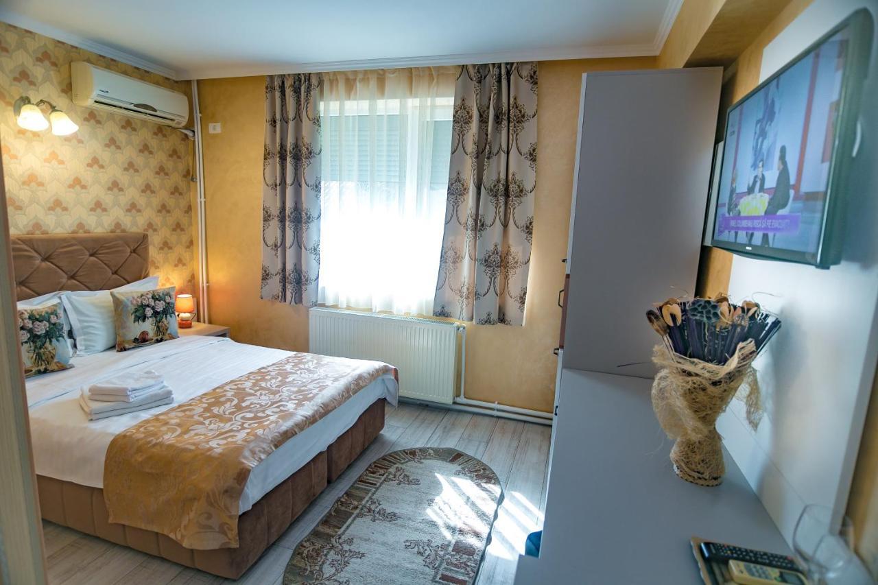 Floare De Iris Hotell Vama Veche Exteriör bild