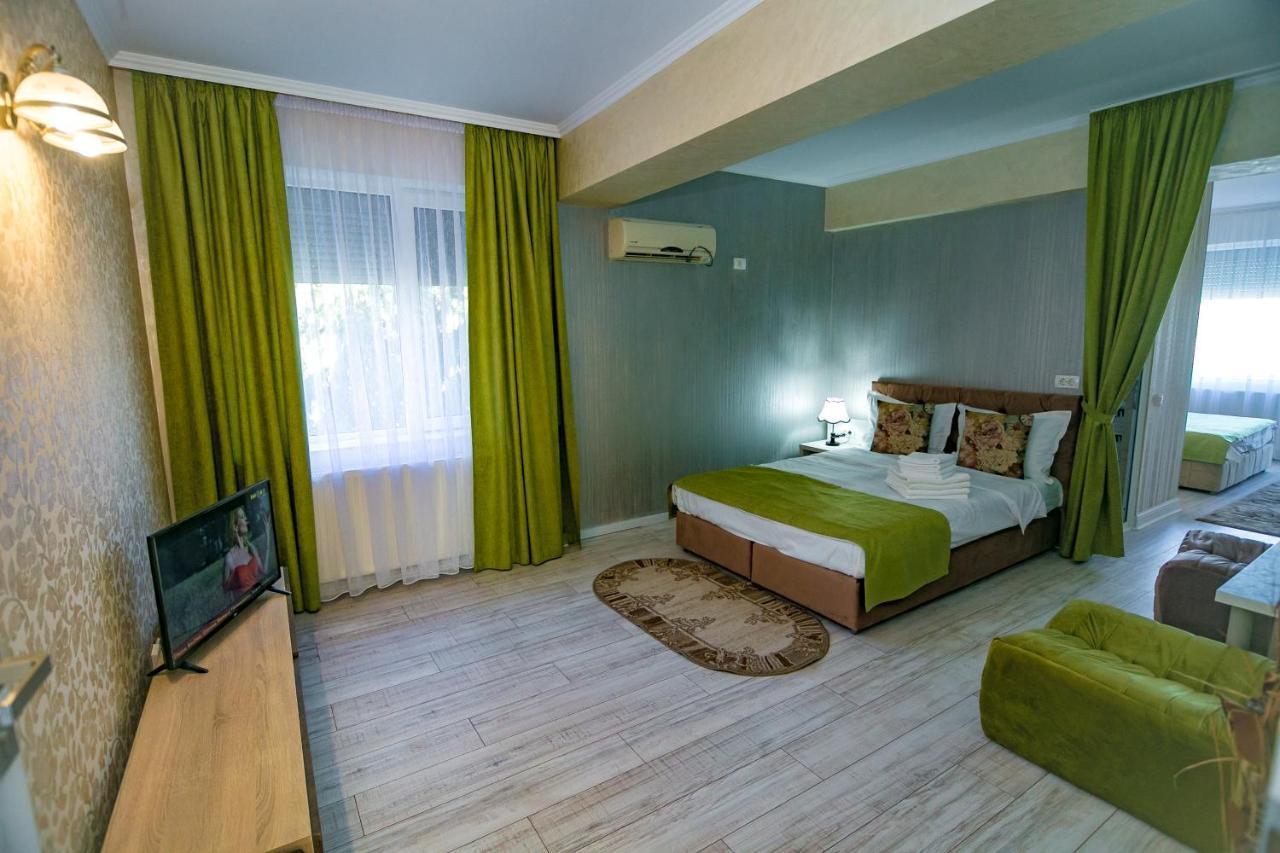 Floare De Iris Hotell Vama Veche Exteriör bild