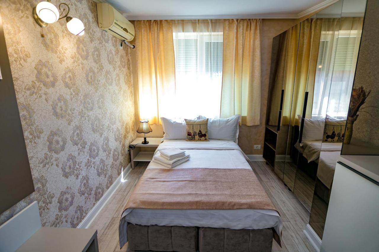 Floare De Iris Hotell Vama Veche Exteriör bild