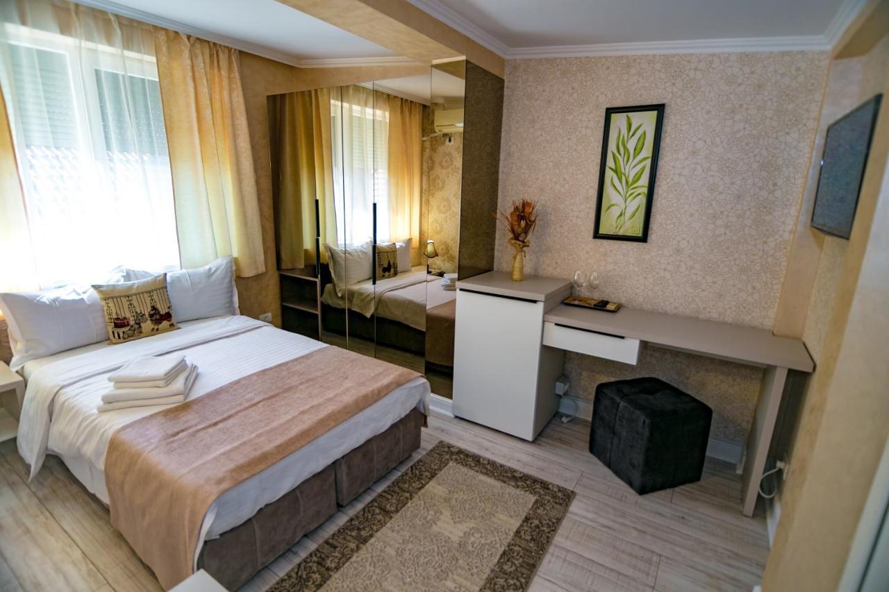 Floare De Iris Hotell Vama Veche Exteriör bild