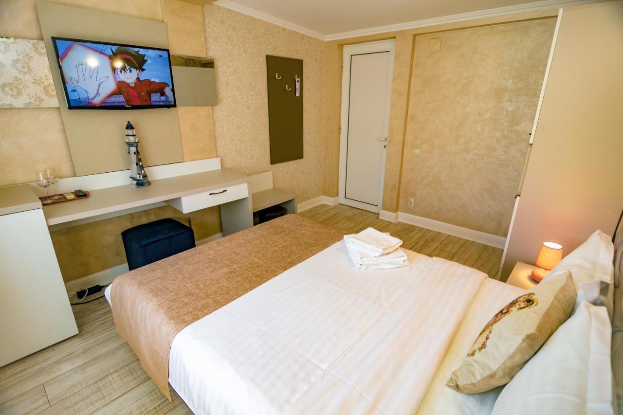 Floare De Iris Hotell Vama Veche Exteriör bild