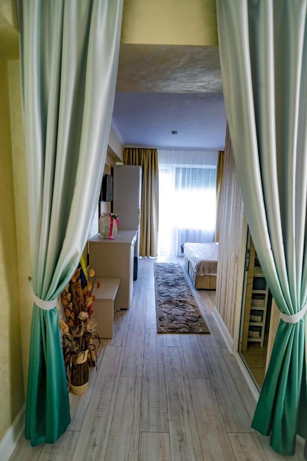 Floare De Iris Hotell Vama Veche Exteriör bild