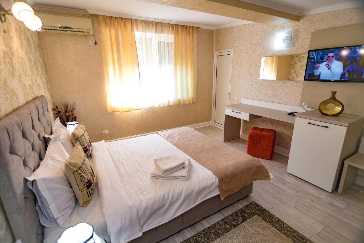 Floare De Iris Hotell Vama Veche Exteriör bild