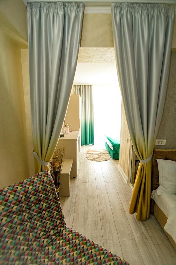 Floare De Iris Hotell Vama Veche Exteriör bild