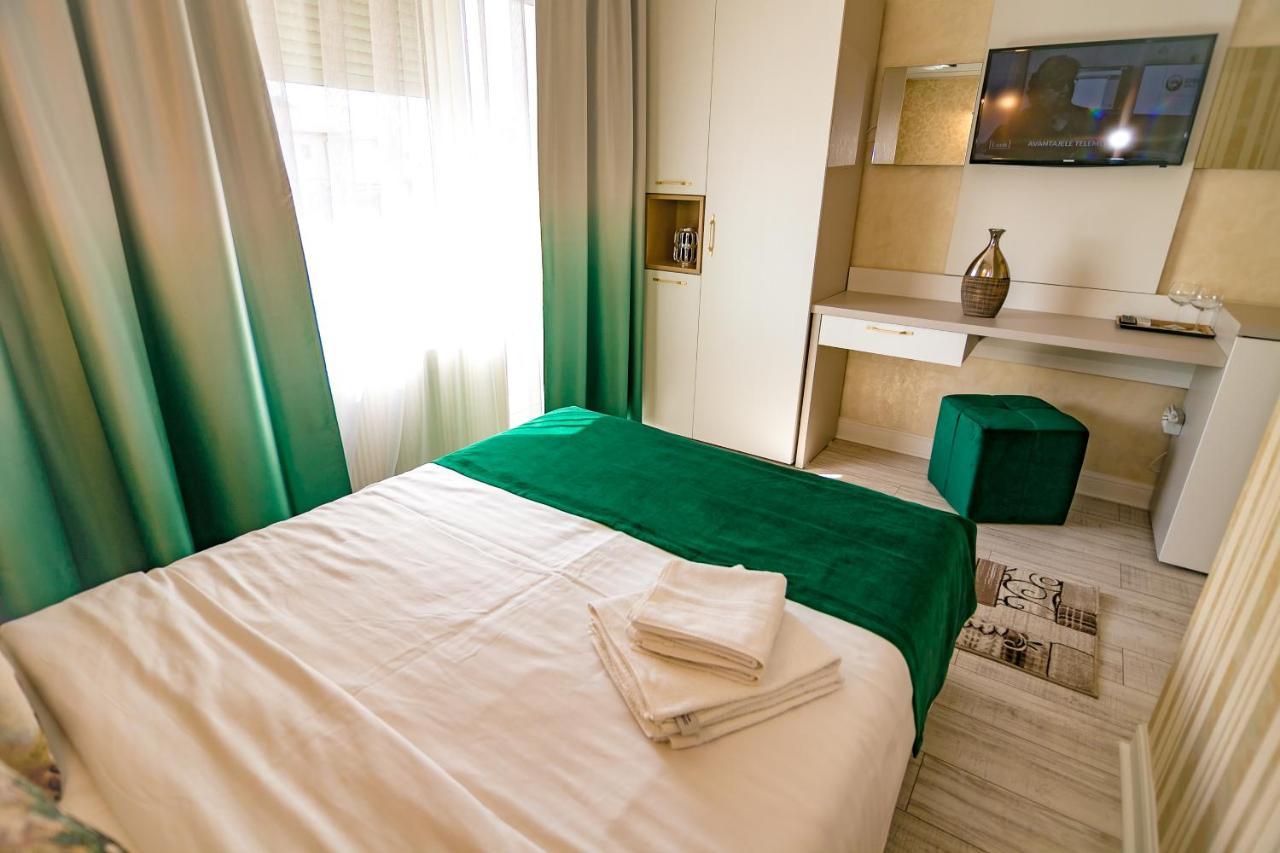 Floare De Iris Hotell Vama Veche Exteriör bild