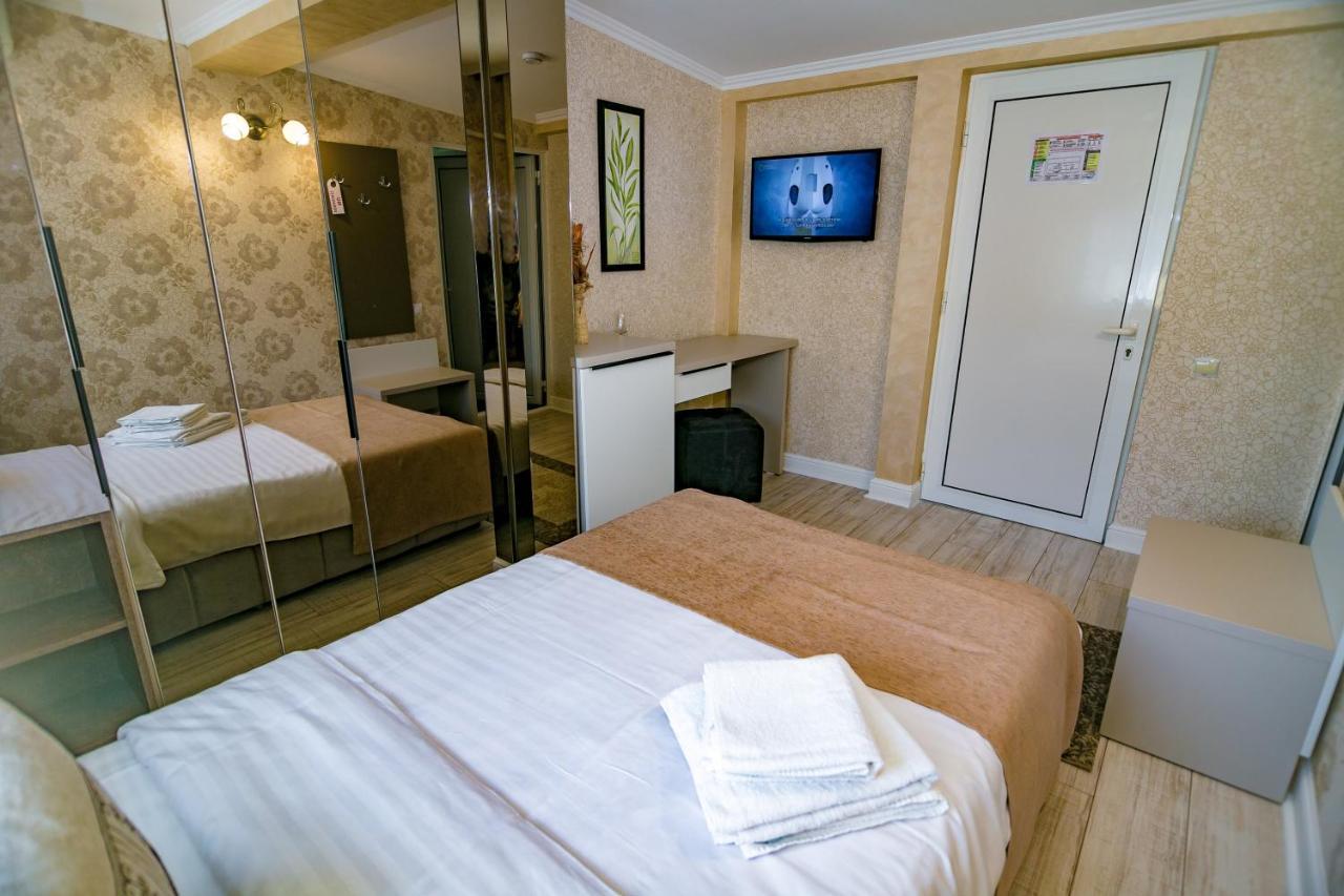 Floare De Iris Hotell Vama Veche Exteriör bild
