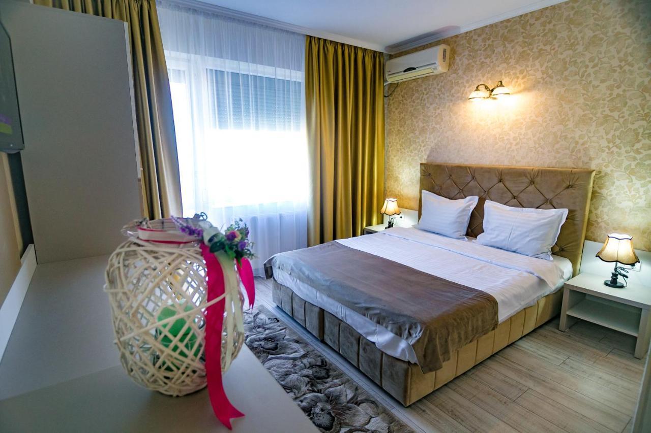 Floare De Iris Hotell Vama Veche Exteriör bild