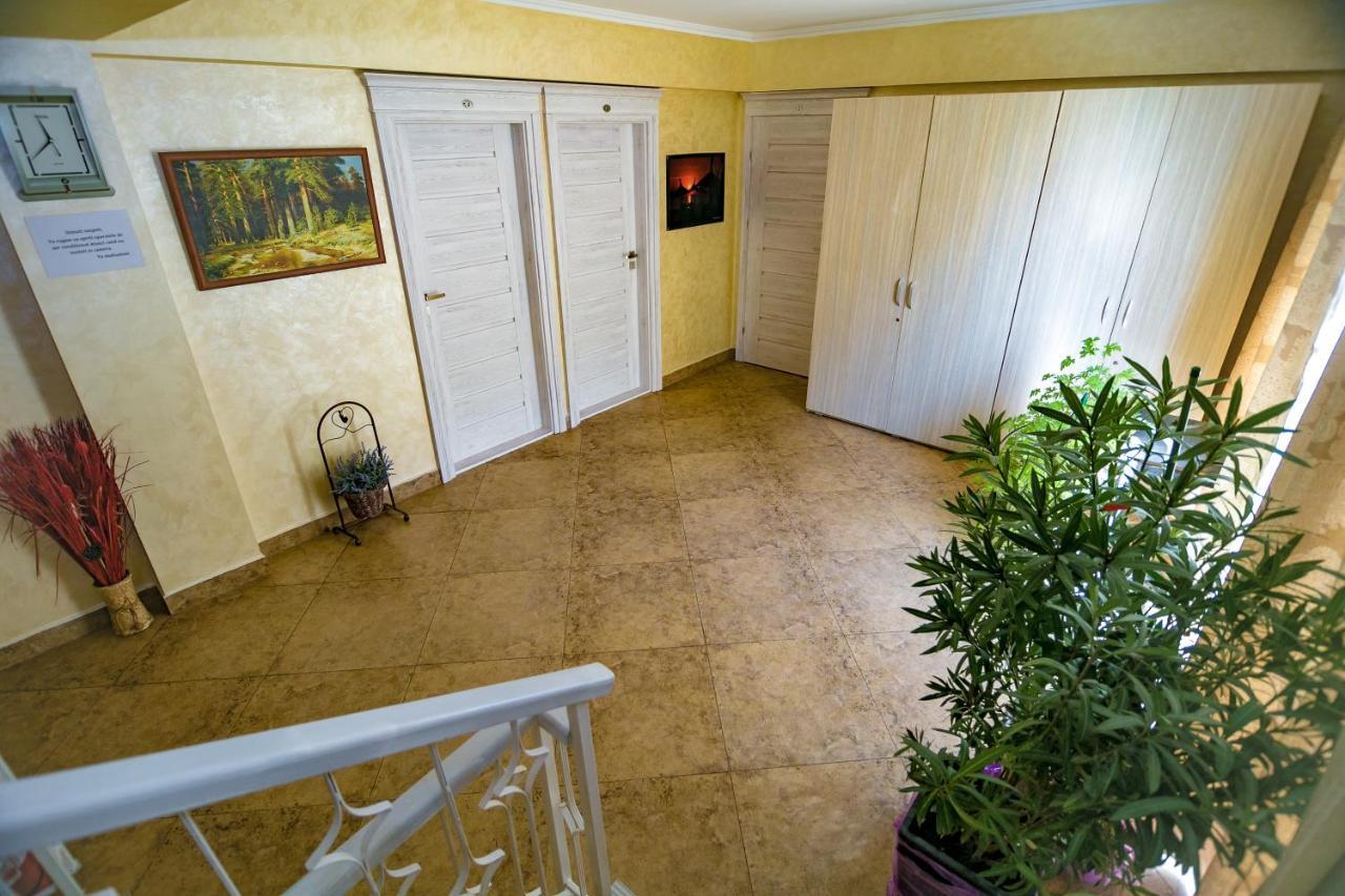 Floare De Iris Hotell Vama Veche Exteriör bild
