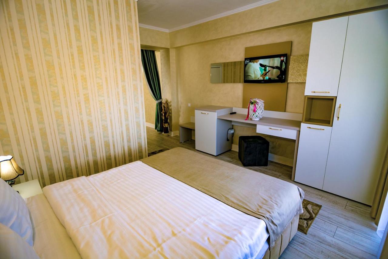 Floare De Iris Hotell Vama Veche Exteriör bild