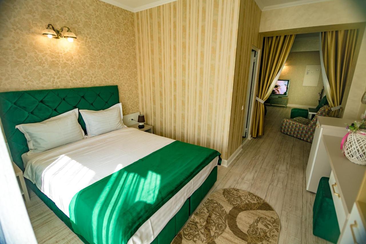 Floare De Iris Hotell Vama Veche Exteriör bild