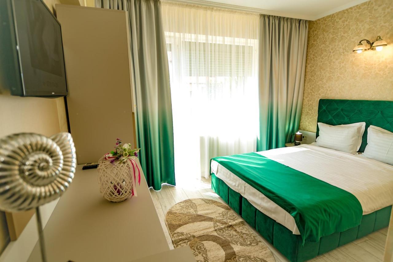 Floare De Iris Hotell Vama Veche Exteriör bild